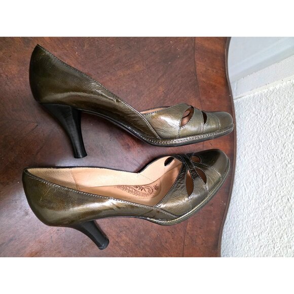 Soft Olive Leather Heels With Cutout Design & 2.5-Inch Heel Size 8.5M - Picture 7 of 11